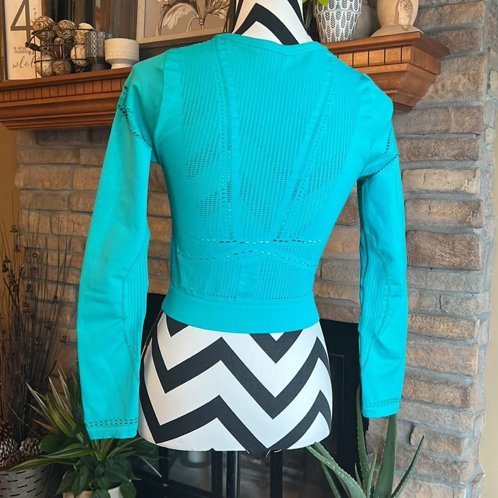 Fabletics Jaymee Mesh Long-Sleeve Top Style #LS1931297 - Picture 7 of 9